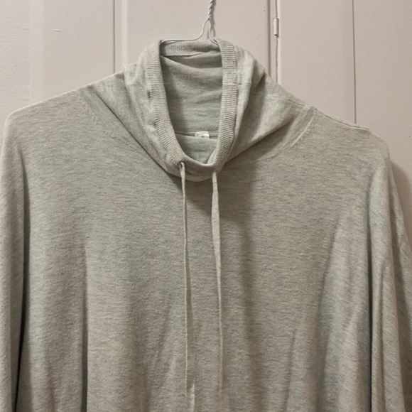 Sweatshirt/ poncho-soft - Picture 2 of 5